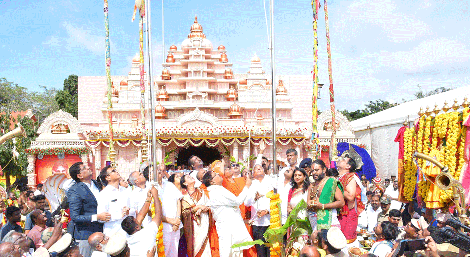 ತುಮಕೂರು ದಸರಾ : ಜಿಲ್ಲಾಡಳಿತದಿಂದ ಕಲಾವಿದರಿಗೆ ಒಂದು ಲೋಟ ನೀರಿಲ್ಲ!